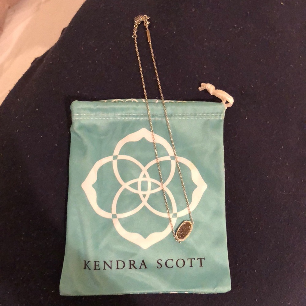 Kendra Scott necklace